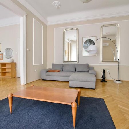 Standard Apartment by Hi5 - Kecskemeti street suite Budapest Bagian luar foto