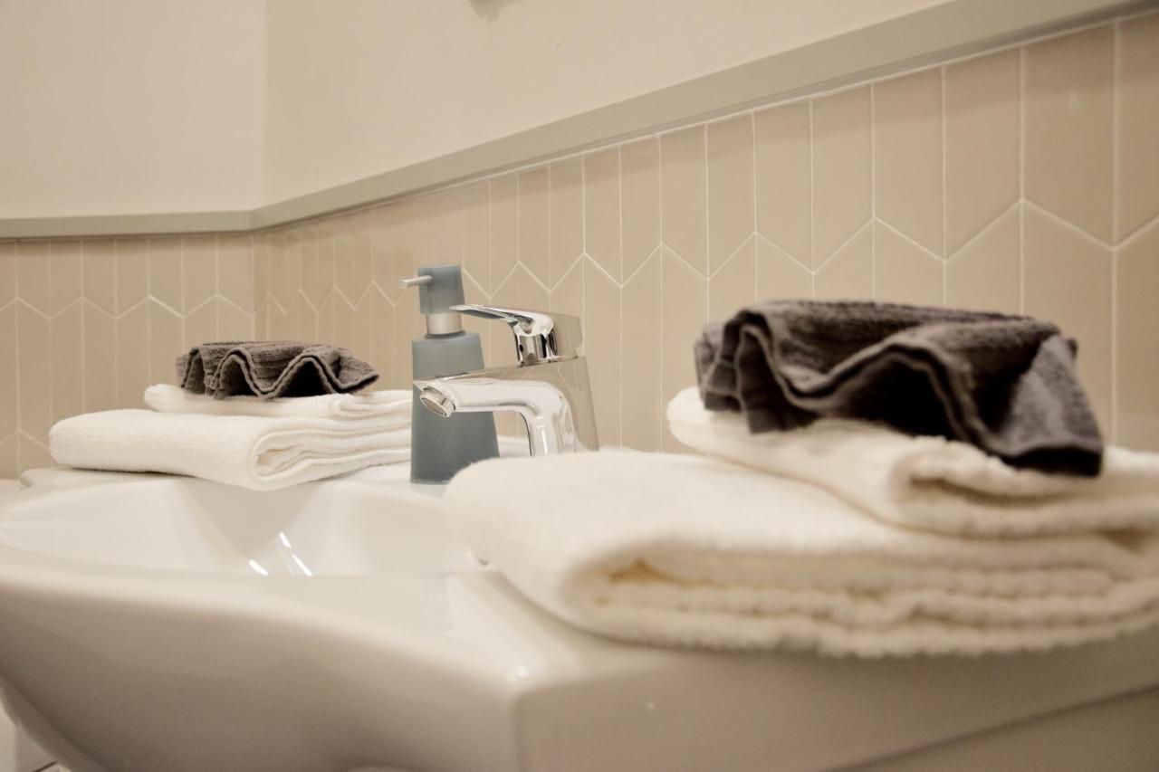 Standard Apartment by Hi5 - Kecskemeti street suite Budapest Bagian luar foto