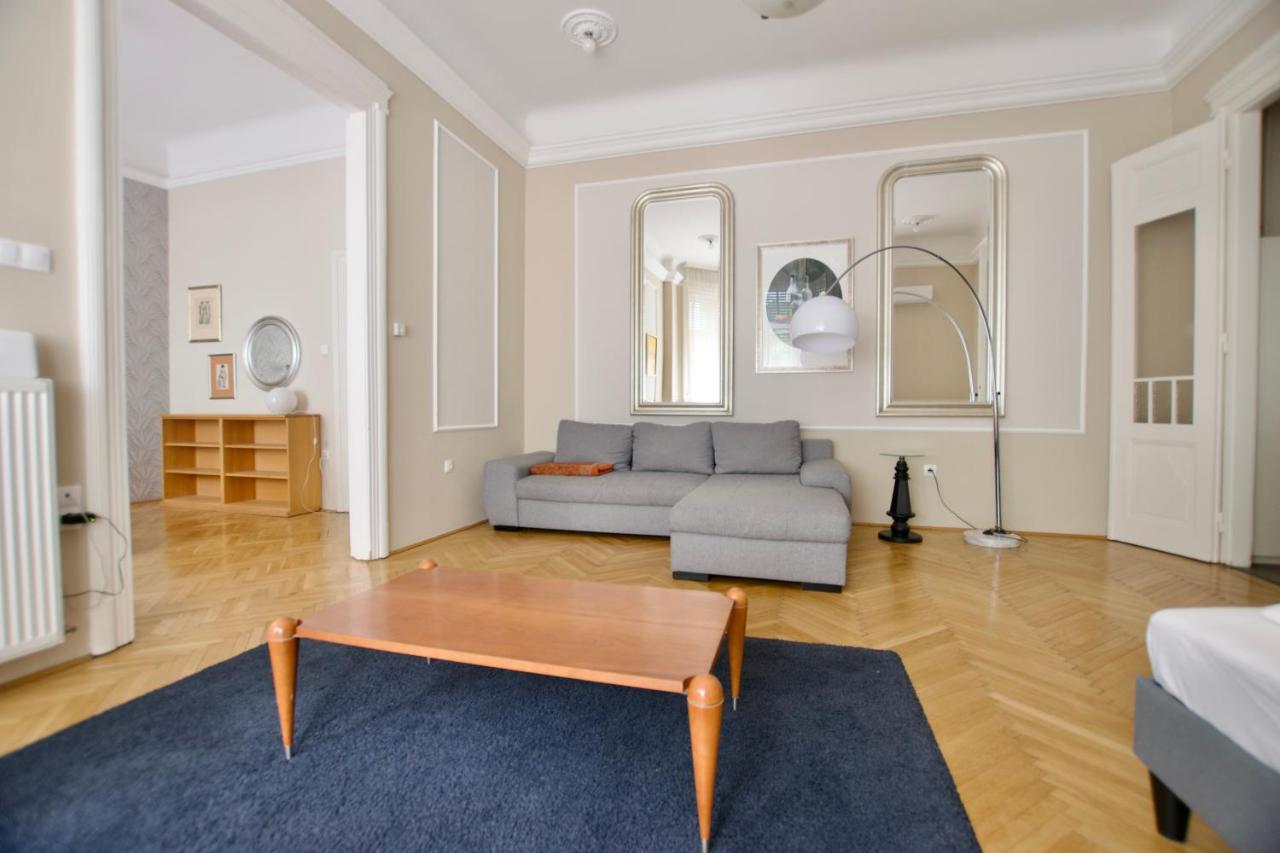Standard Apartment by Hi5 - Kecskemeti street suite Budapest Bagian luar foto